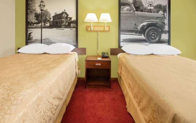 Super 8 by Wyndham Normal Bloomington