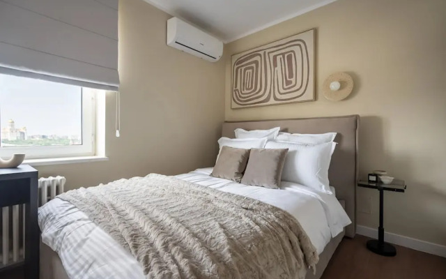 Views of all the Palaces 2BR Stunner
