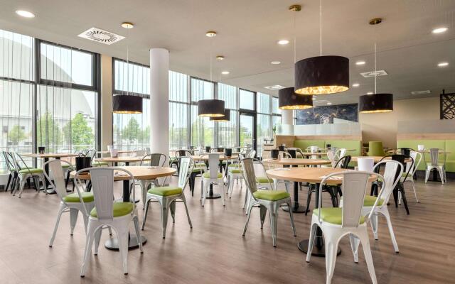 Super 8 by Wyndham Oberhausen am Centro