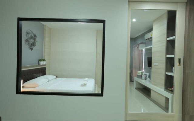 Central Place Serviced Apartment Angsila