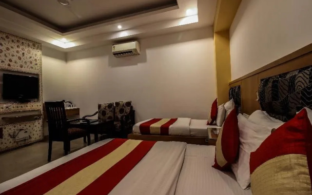 OYO Rooms Arakashan Road 3