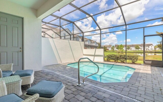 Stylish 3BR Townhouse With Pool Near Disney