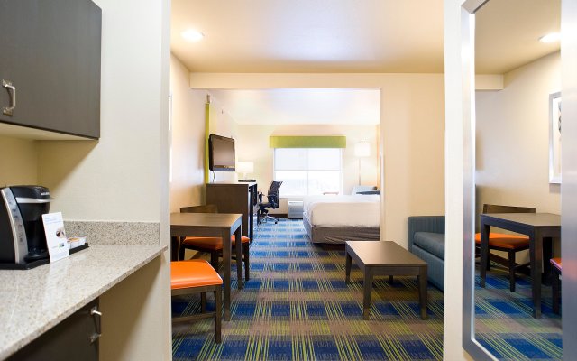 Holiday Inn Express & Suites Brookings, an IHG Hotel
