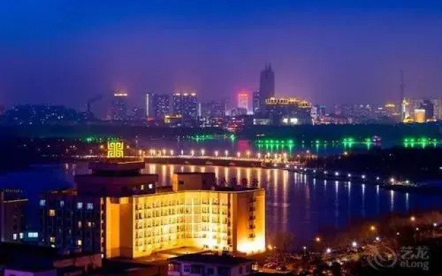Changchun Celebrity Hotel