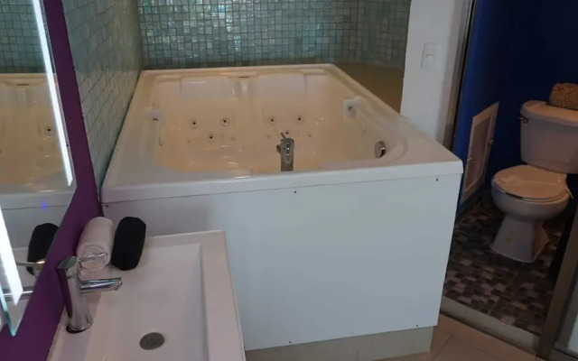 Cancun Plaza by Andiani Travel