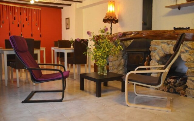 El Almendro y la Montaña