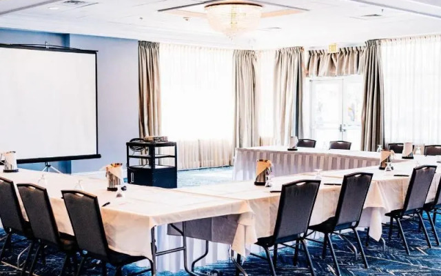 Salem Waterfront Hotel & Suites