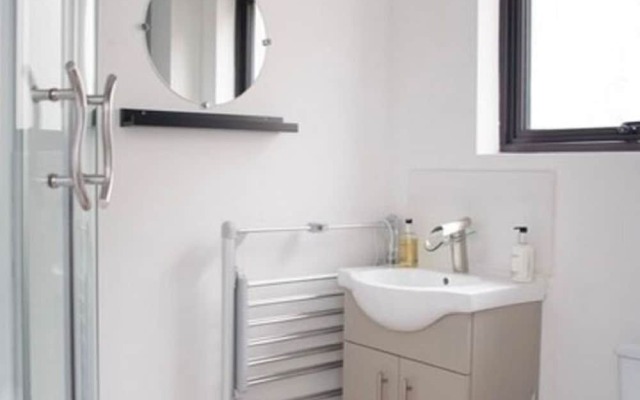 Plush Holiday Home in Gloucester Near Museum and Cathedral