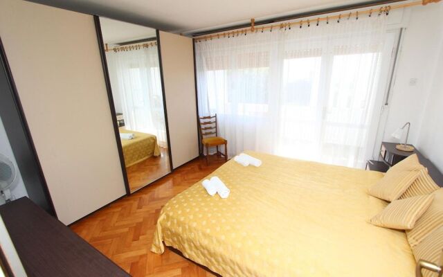 Apartment Maestral