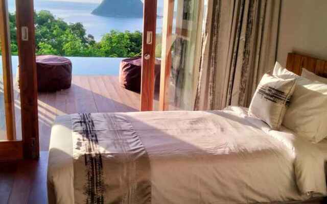 Paradise Garage Komodo Villa