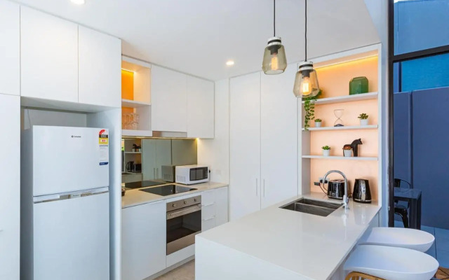 Bond Quarter Loft