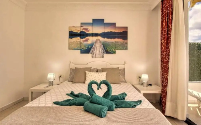 Belvilla by OYO Luxury Penthouse Garajonay