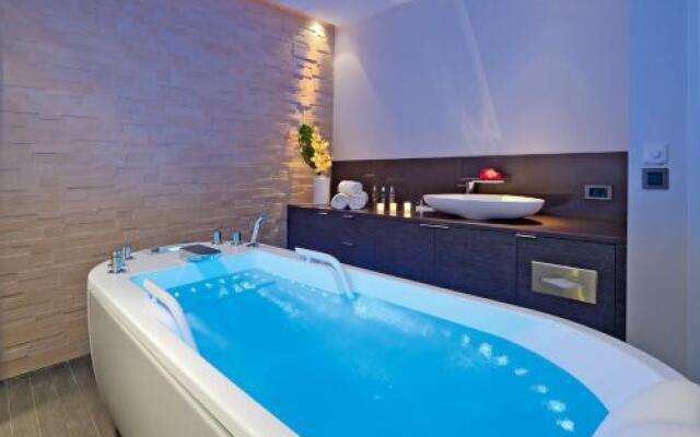 Aparthotel 4 Stars Agia Marina