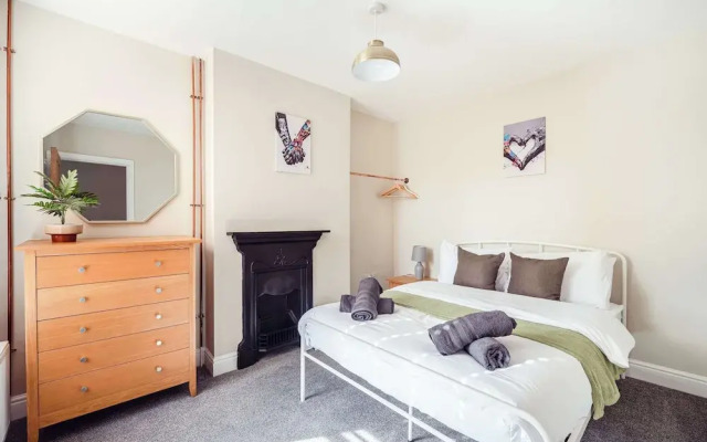 Host Stay Sherrington Road Abode