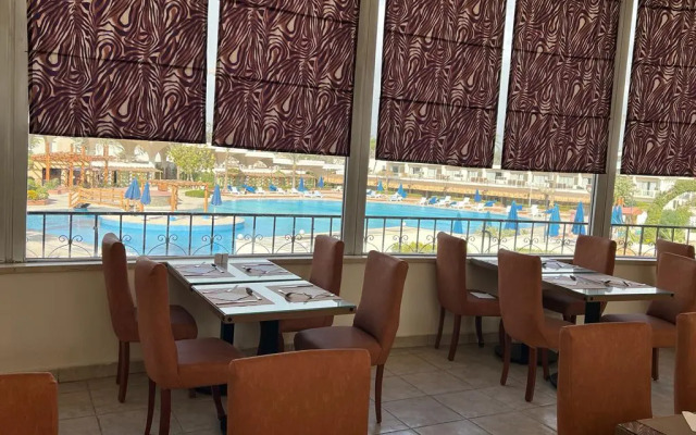 Pyramids Park Resort Cairo