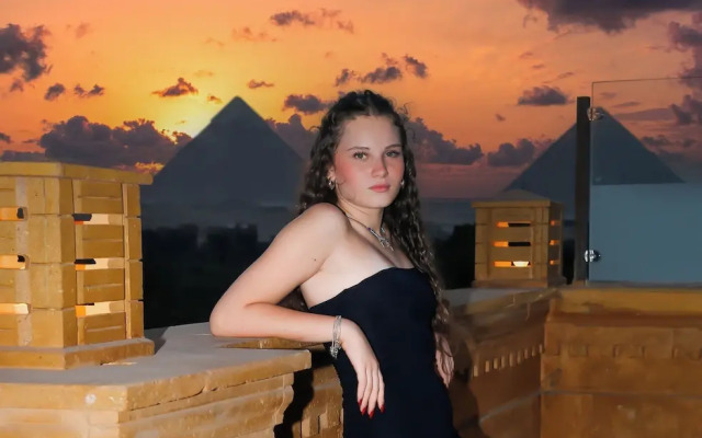 Taj pyramids view inn