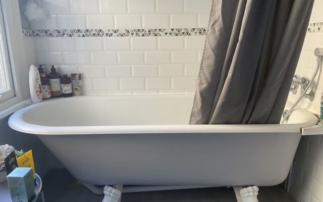 Mid City Charm - 1-bed Apartment in London