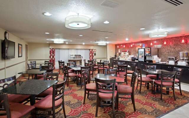 La Quinta Inn & Suites by Wyndham Salina