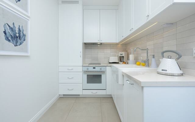 Nadbrzezna Apartments by Renters