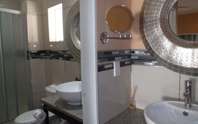 Old Mill Lodge, Working Ostrich Farm & Restaurant, Oudtshoorn