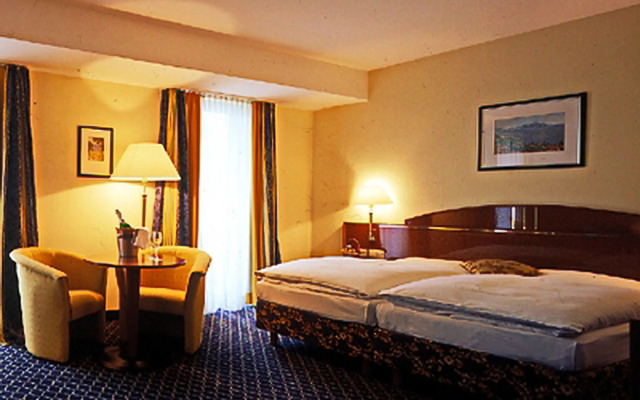 Шодлик Палас