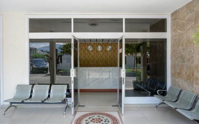 RedDoorz Plus @ Alam Raya Hotel