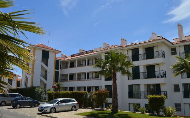 Spacious Apartment in Quarteira With Swimming Pool