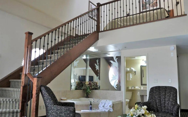 Monte Carlo Inn Barrie Suites