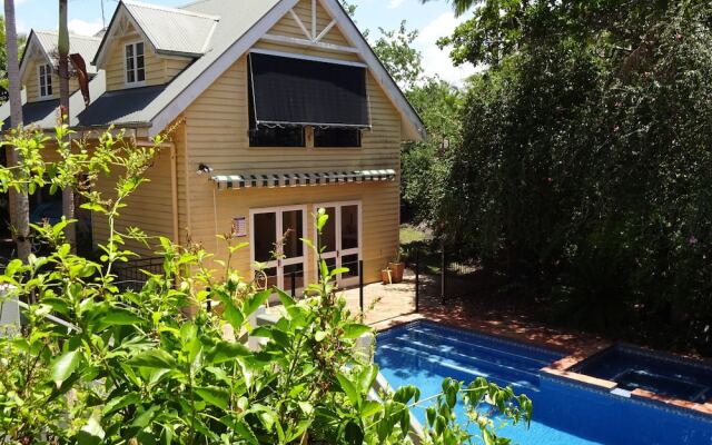 Jacaranda Lodge B&B