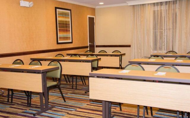 Fairfield Inn & Suites Butler