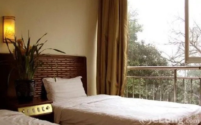 Love Flower Hostel