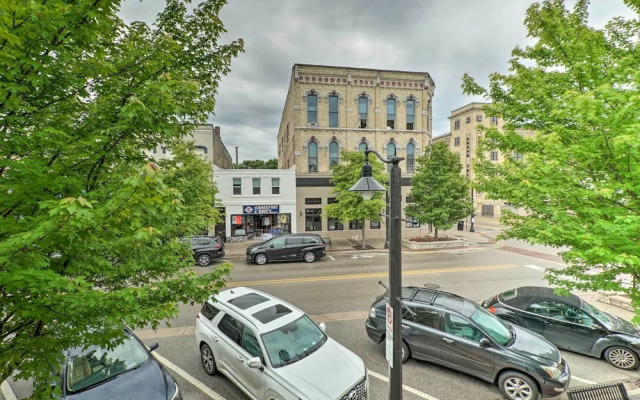 Cute Grand Haven Apartment: Walk Downtown Streets!