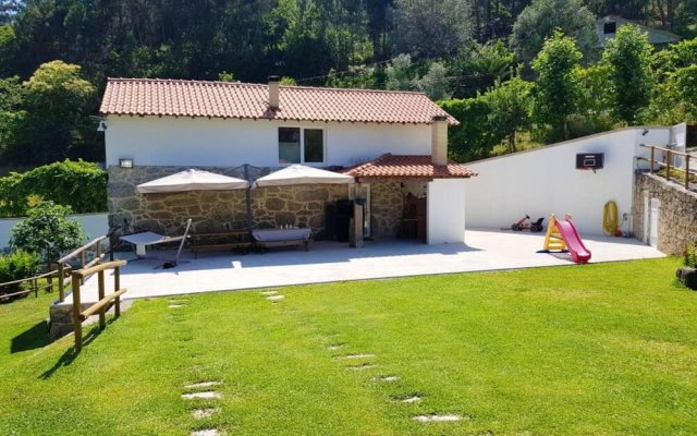 House With 4 Bedrooms in Cabeceiras de Basto, With Wonderful Mountain View, Shared Pool, Terrace