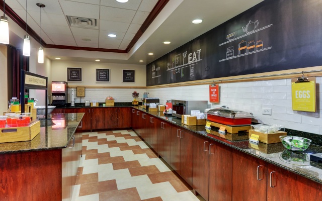 Hampton Inn & Suites Indianapolis-Airport