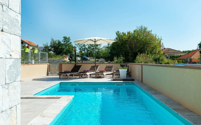 Villa "Luscinia"