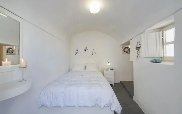 Pyrgos 3-bed Villa, Sleeps 8, With Pool and Aircon