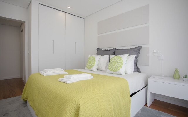 Liiiving -Luxury River View Apartment IV