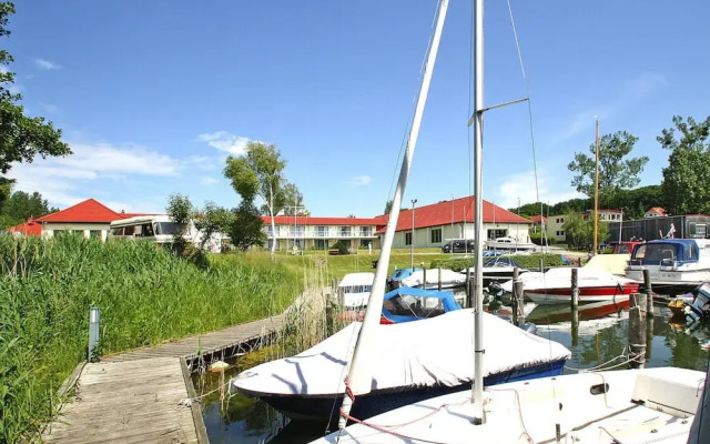 Aparthotel by Lake Heidensee With Boat Rentals