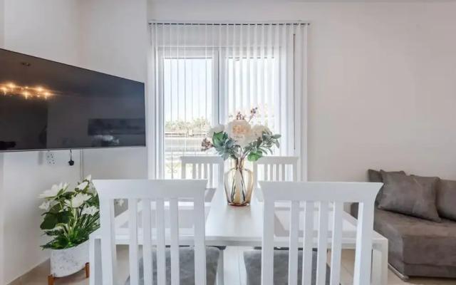 Urban Scene - Free Parking