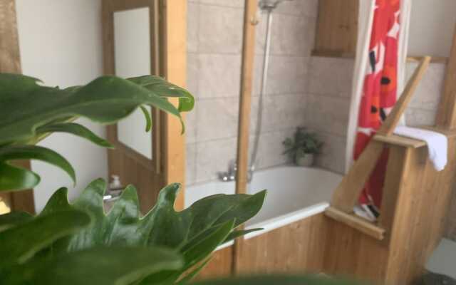 Rooms at no Three, Chameleon House