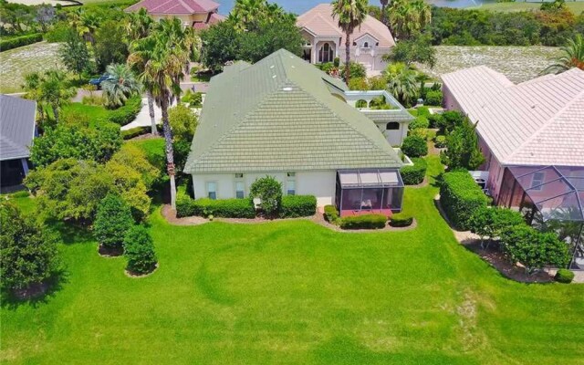 Royal Swan - Three Bedroom Home