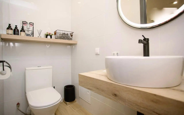 Townhouse on Stopani 8A
