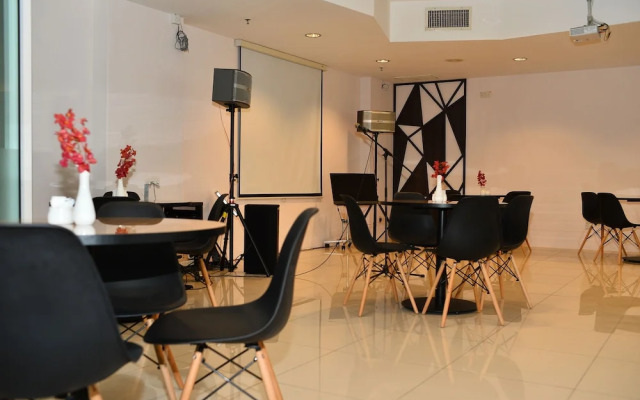 TF Riverside Hotel