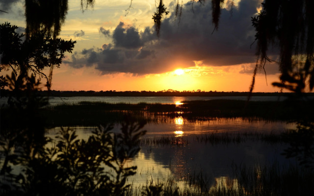 Days Inn & Suites by Wyndham Jekyll Island