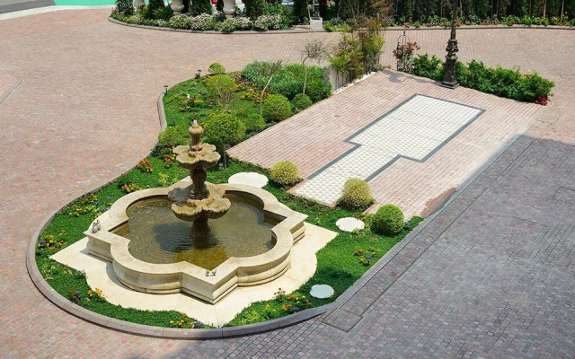 Grasse Grace Manor