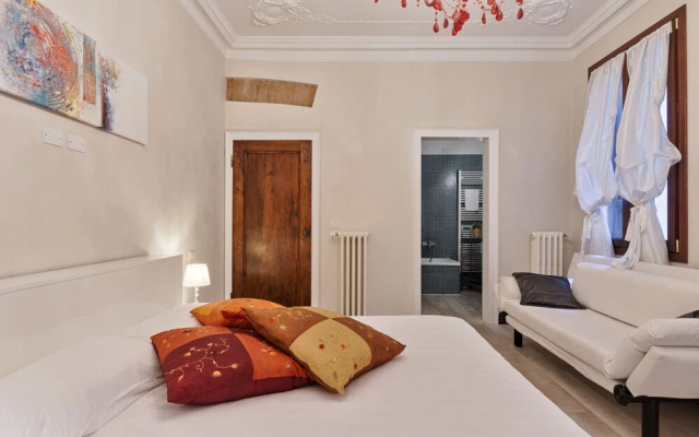 Rialto Bridge Romantic House