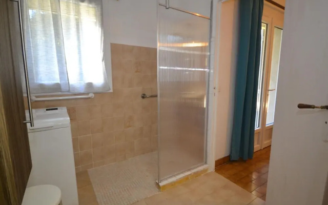 Villa With Swimming Pool Within the Luberon