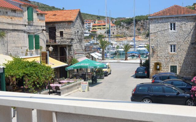 Remarkable 1-bed Apartment in Marina