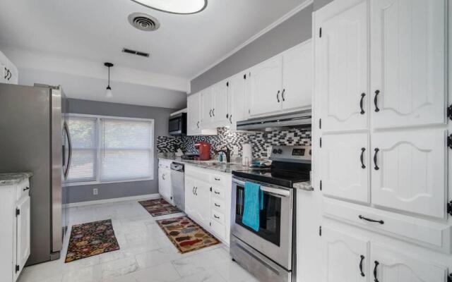 Mid -city Serenity, Huntsvilles Finest