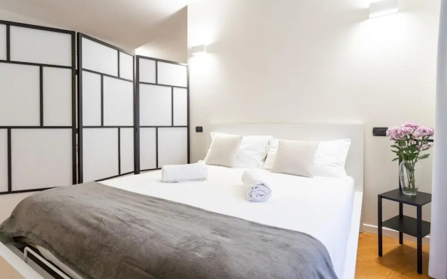 White Flat in Como City Center